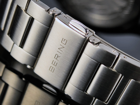 BERING CLASSIC TITANIUM 11743-704