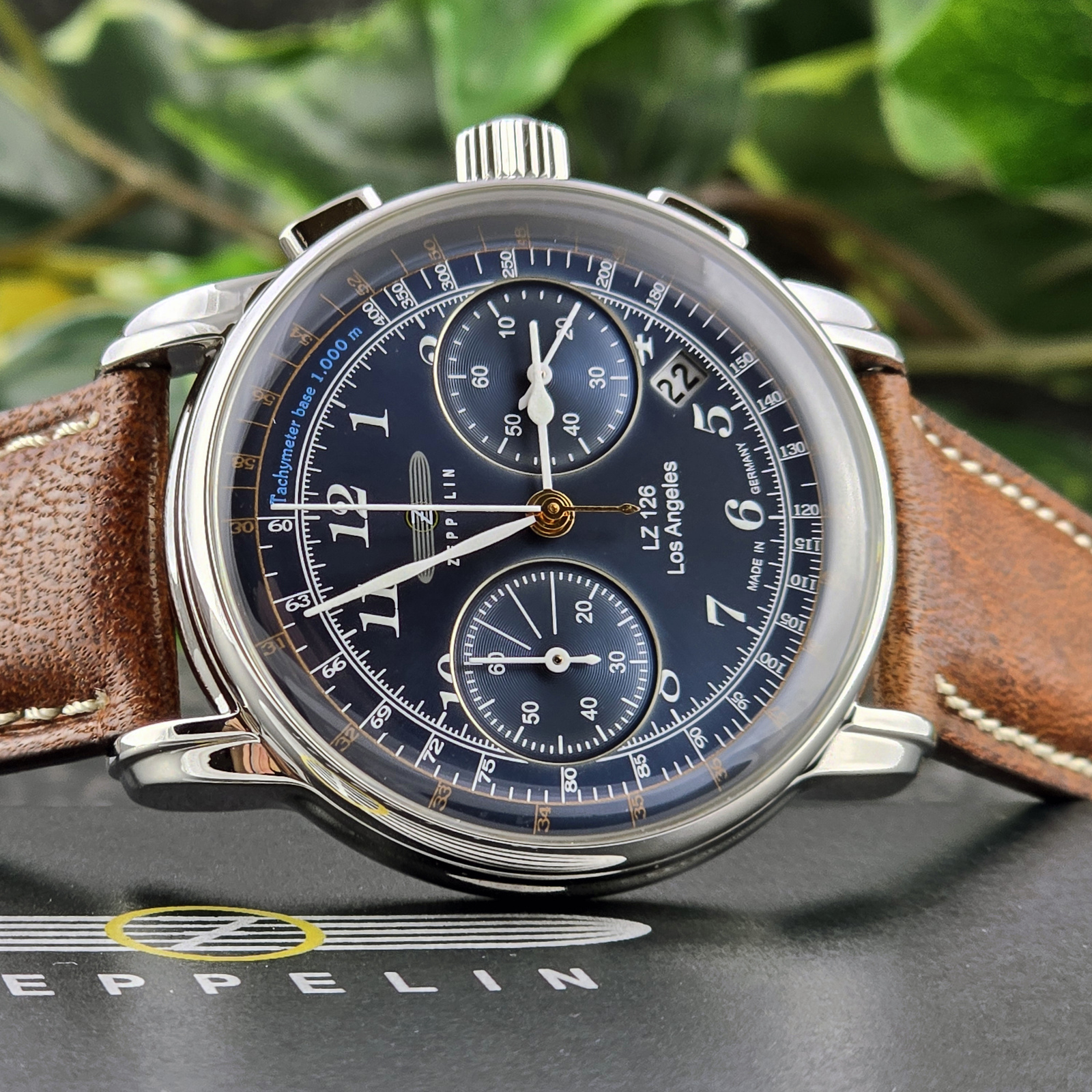 Zegarek Zeppelin 76143 - widok z boku